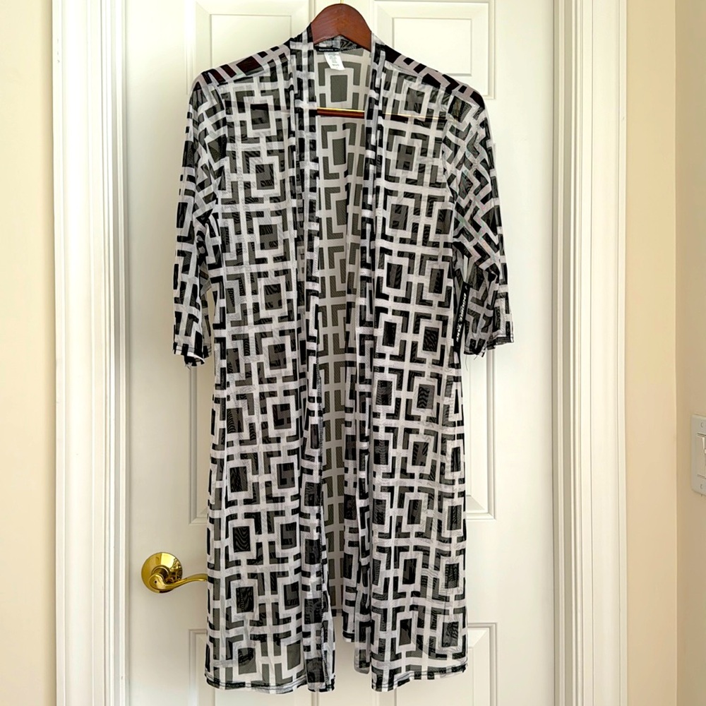 Double Take Coverup Size 1X White Black Geometric Pattern